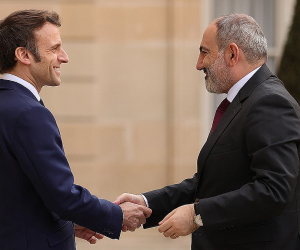 Pashinyan, Macron Discuss Karabakh Humanitarian Crisis