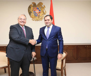Սուրեն Պապիկյանն ընդունել է Ֆրանսիայի ԱԺ արտաքին հարաբերությունների հանձնաժողովի նախագահին