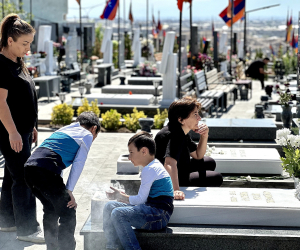 Անկախության օրը Եռաբլուրում (լուսանկարներ)