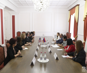 ԱԺ «Հայաստան» եւ «Պատիվ ունեմ» խմբակցությունների ներկայացուցիչները հանդիպել են ԱՄՆ սենատոր Գերի Փիթերսի գլխավորած պատվիրակությանը