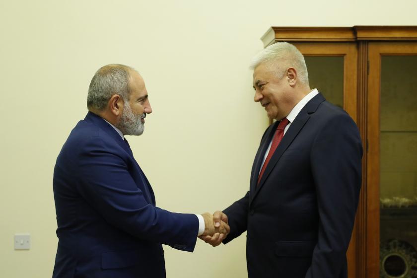 Премьер-министр Пашинян принял министра внутренних дел РФ
