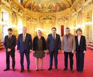 Armenian Defense Minister Visits French Senate