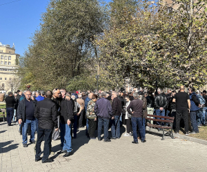 “На что жить старикам, если они уже не получают пенсию?”: акция протеста арцахцев 