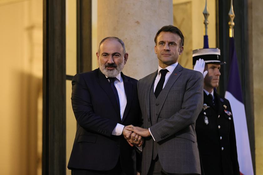 Pashinyan, Macron Meet in Paris
