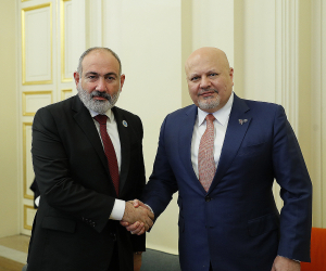 Премьер-министр Пашинян провел встречу с прокурором Международного уголовного суда Каримом Ханом