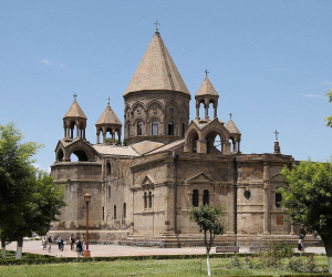 Կարգալույծ են հռչակվել Տ. Մեսրոպ քահանա Հունանյանը և Տ. Հովհան քահանա Հովհաննիսյանը