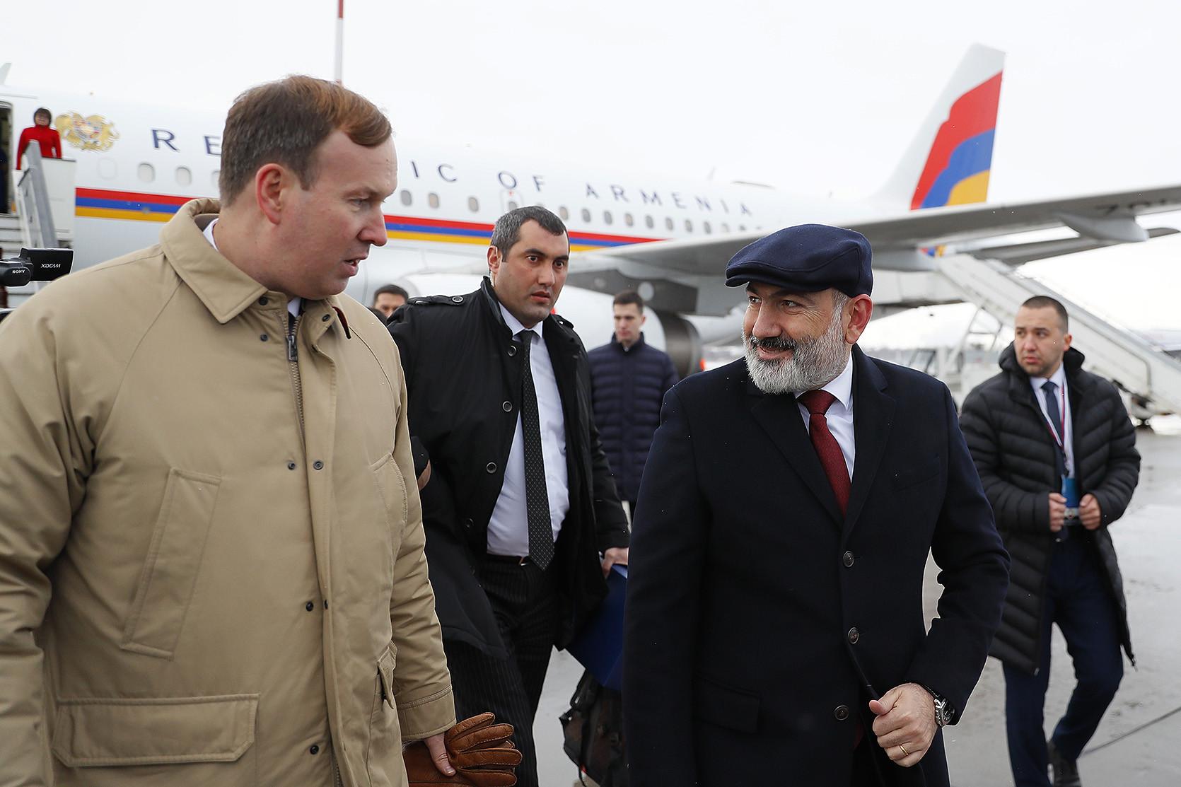 Pashinyan in Russia for EEU Supreme Council Session