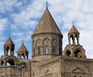 Ամենայն հայոց կաթողիկոսի ամանորյա ուղերձը կեսգիշերին չի հեռարձակվի Հանրային հեռուստաընկերության եթերով