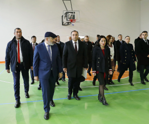 Փաշինյանն այցելել է Արմավիրի մարզ և ծանոթացել Կառավարության ֆինանսավորմամբ իրականացվող ծրագրերի ընթացքին