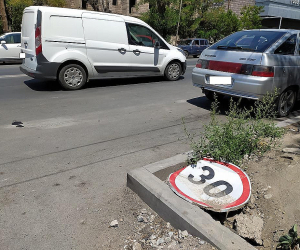 Դատարանը Կոտայքի մարզպետարանին պարտավորեցրել է նշանների բացակայության հետևանքով առաջացած վթարի համար փոխհատուցել վարորդին