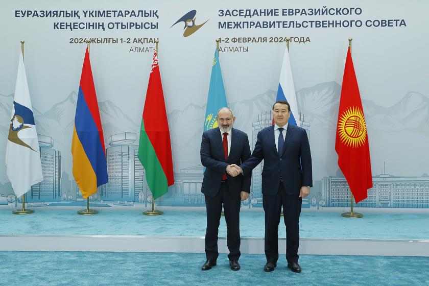 Премьер-министр Пашинян с рабочим визитом отбыл в Казахстан