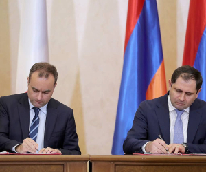 Սուրեն Պապիկյանը և Սեբաստիեն Լըկորնյուն պայմանագրեր են ստորագրել