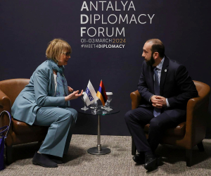 Արարատ Միրզոյանը Անթալիայում հանդիպել է ԵԱՀԿ գլխավոր քարտուղար Հելգա Շմիդին