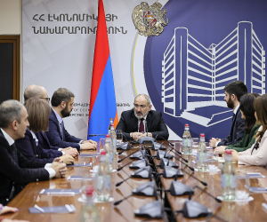 Премьер-министр представил аппарату министерства экономики новоназначенного министра