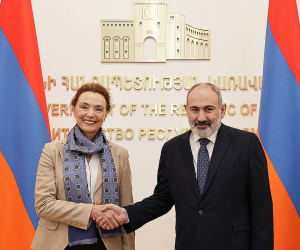 Pashinyan, CoE Head Meet in Yerevan