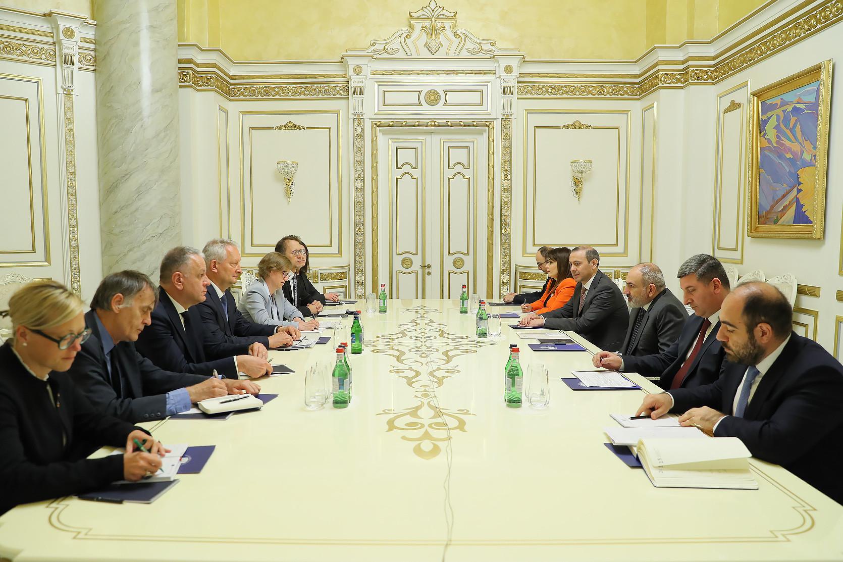 Pashinyan, German Development Bank Reps Discuss New Energy Projects