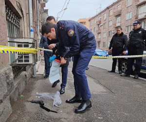 Oտարերկրացուց հափշտակություն կատարելու համար մեղարդվող երիտասարդը  կալանավորվել է