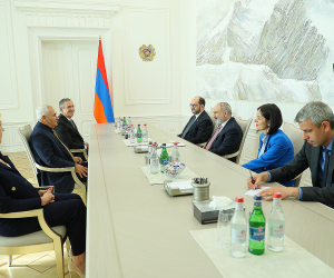 Փաշինյանն ընդունել է Ծանրամարտի միջազգային ֆեդերացիայի ղեկավարներին