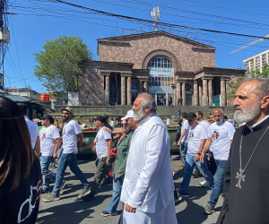 Մեզ մոտ ոչ ջրածնային, ոչ ատոմային ռումբ չկա․ Բագրատ Սրբազանը դիմեց ՆԳ նախարարին