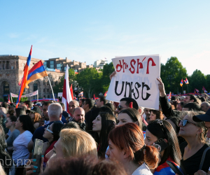 Yerevan Rallygoers Oppose Border Deal