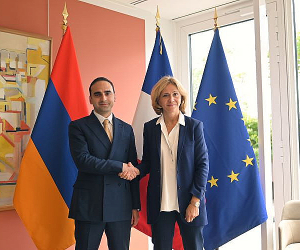 Երևանի քաղաքապետ Տիգրան Ավինյանը հանդիպել է Իլ դը Ֆրանս շրջանի նախագահ Վալերի Պեկրեսի հետ