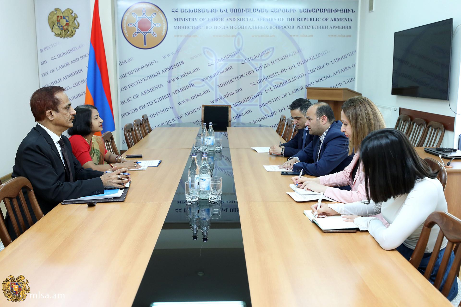 Armenian Labor Minister, Indian Ambassador Discuss Regulating Migrant Workers