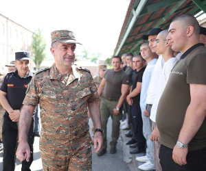 Ամառային զորակոչի մեկնարկին Գլխավոր շտաբի պետն այցելել է ՊՆ կենտրոնական հավաքակայան