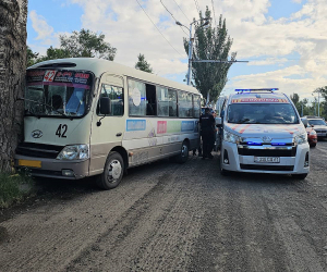 «Hyundai» մակնիշի ավտոբուսը բախվել է ծառին, կան տուժածներ