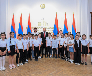 Փաշինյանը հյուրընկալել է Սառնաղբյուրի միջնակարգ դպրոցի 4-րդ դասարանի աշակերտներին