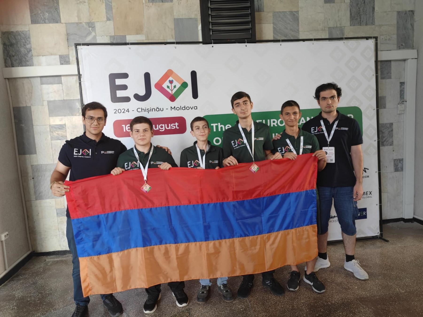 Armenian Students Win Two Broze at Informatics Olymoiad