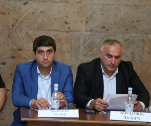 Փարաքար համայնքի ավագանու անդամն առաջարկել է համայնքային հողն աճուրդով վաճառել, ու ինքն էլ գնել է