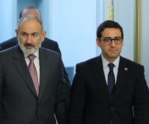 Pashinyan, French Foreign Minister Meet in Yerevan