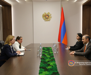 ԱԽ քարտուղար Արմեն Գրիգորյանն ընդունել է ԳԴՀ նորանշանակ դեսպան Կլաուդիա Բուշին