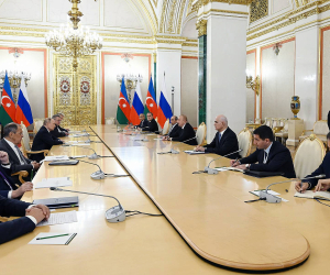 Putin, Aliyev Meet in Moscow