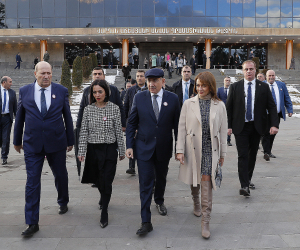 Փաշինյանը Աննա Հակոբյանի հետ այցելել է Շիրակի մարզ
