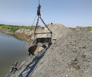 Երևանի քաղաքապետարանի իրավաբանական վարչության պետի կնոջ ընկերությունը գյուղնշանակության հողից ավազ է արդյունահանել