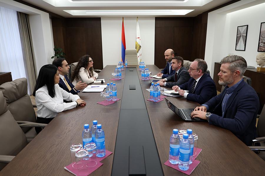 Yerevan Mayor, Asian Development Bank Rep Discuss  Projects
