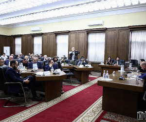 Ինստիտուտների ու բուհերի միավորում, շենքային պայմաններ, սարքավորումներ. ԳԱԱ նախագահը մի շարք դիտարկումներ է արել ԱԺ-ում