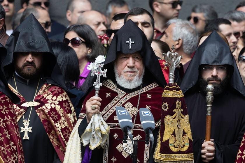 Catholicos Karekin II Lays Wreath at Genocide Memorial