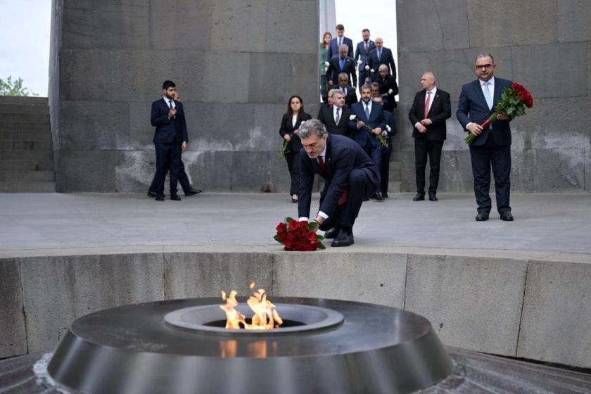 Yerevan: Georgian President Visits 1915 Genocide Memorial