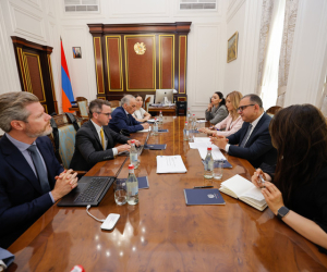 Փոխվարչապետ Տիգրան Խաչատրյանն ընդունել է ԱԶԲ հայաստանյան գրասենյակի տնօրենին