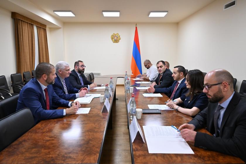 Մխիթար Հայրապետյանն ընդունել է Ամազոն Վեբ Սերվիս ընկերության փոխնախագահի գլխավորած պատվիրակությանը