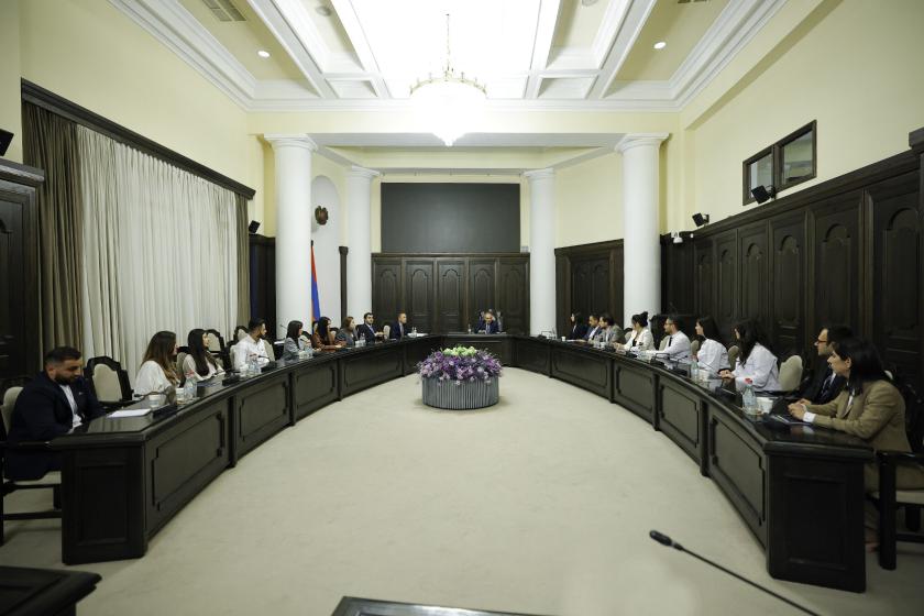 Премьер-министр Пашинян принял участников программы «иГорц»