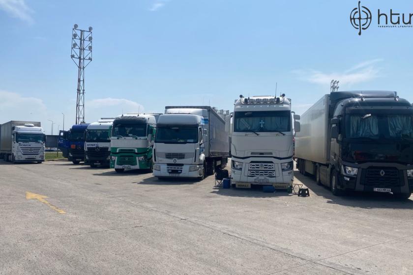 Հայկական գինի-կոնյակով բեռնված մոտ 70 բեռնատար դեռևս կուտակված է վրացական սահմանին