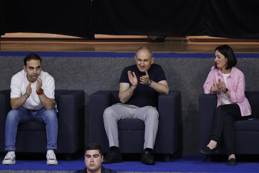 Վարչապետը հետևել է «Դպրոցականների բասկետբոլի լիգա» մարզական խաղերի եզրափակիչ փուլի հանդիպմանը