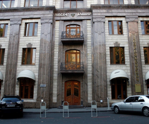 Խուզարկություններ Սամվել Կարապետյանին պատկանող «Տաշիր գրուպի» գլխավոր գրասենյակում