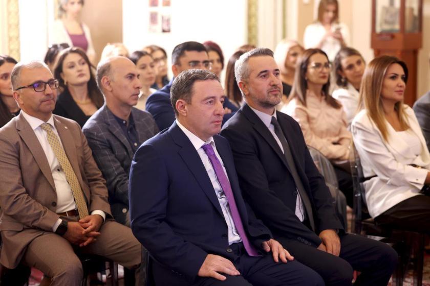 Ֆասթ Բանկը, ի դեմս Վահե Բադալյանի, 50 մլն դրամի աջակցություն է ցուցաբերել Մատենադարանին
