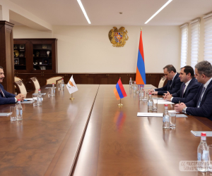 Armenian Defense Minister, Cyprus Ambassador Discuss Defense Cooperation