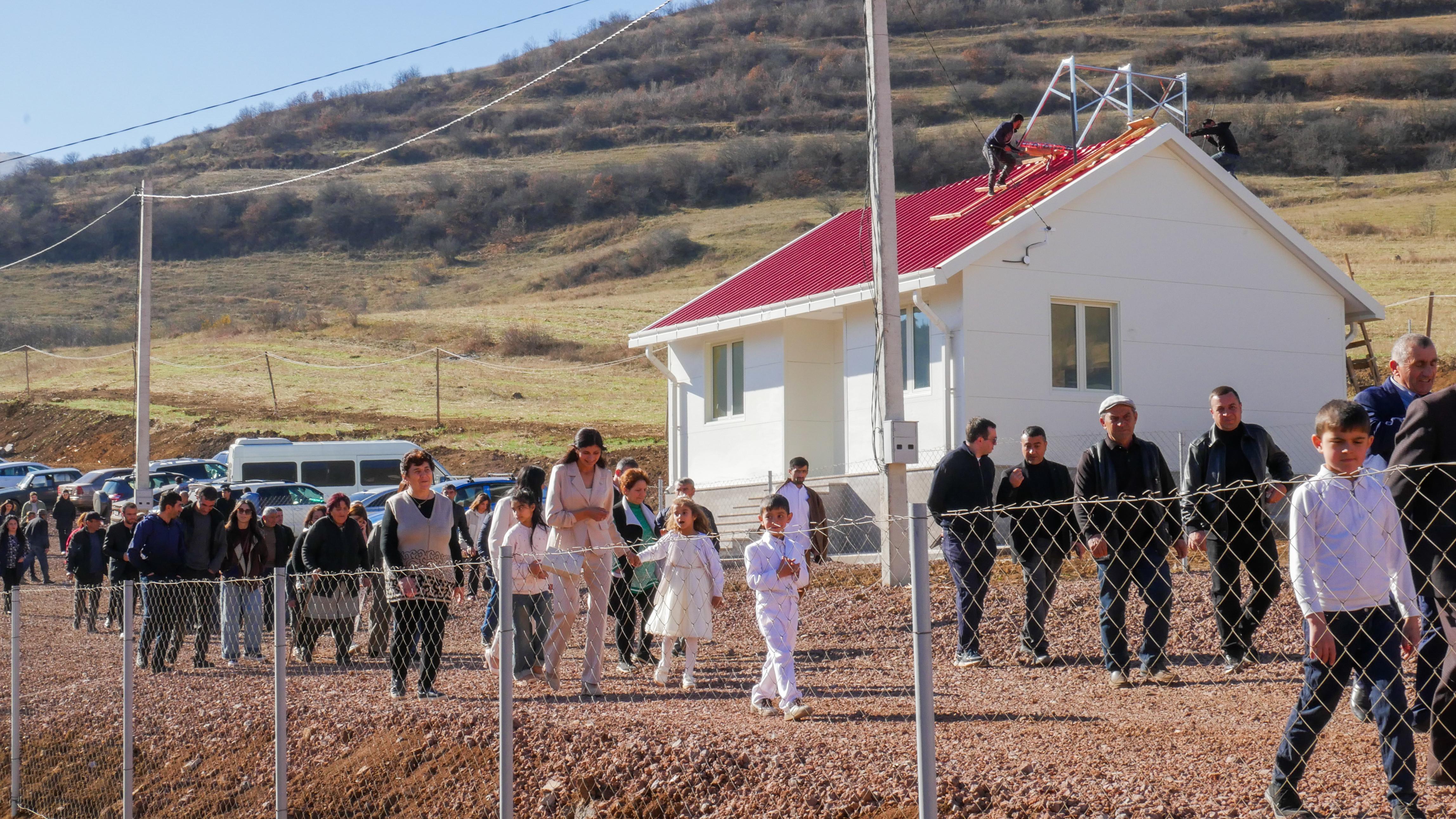 Մեկնարկել է Արցախից բռնի տեղահանված ընտանիքների համար կառուցված տների հանձնման գործընթացը