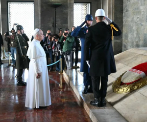 Pope Leo Arrives in Türkiye on First Foreign Trip